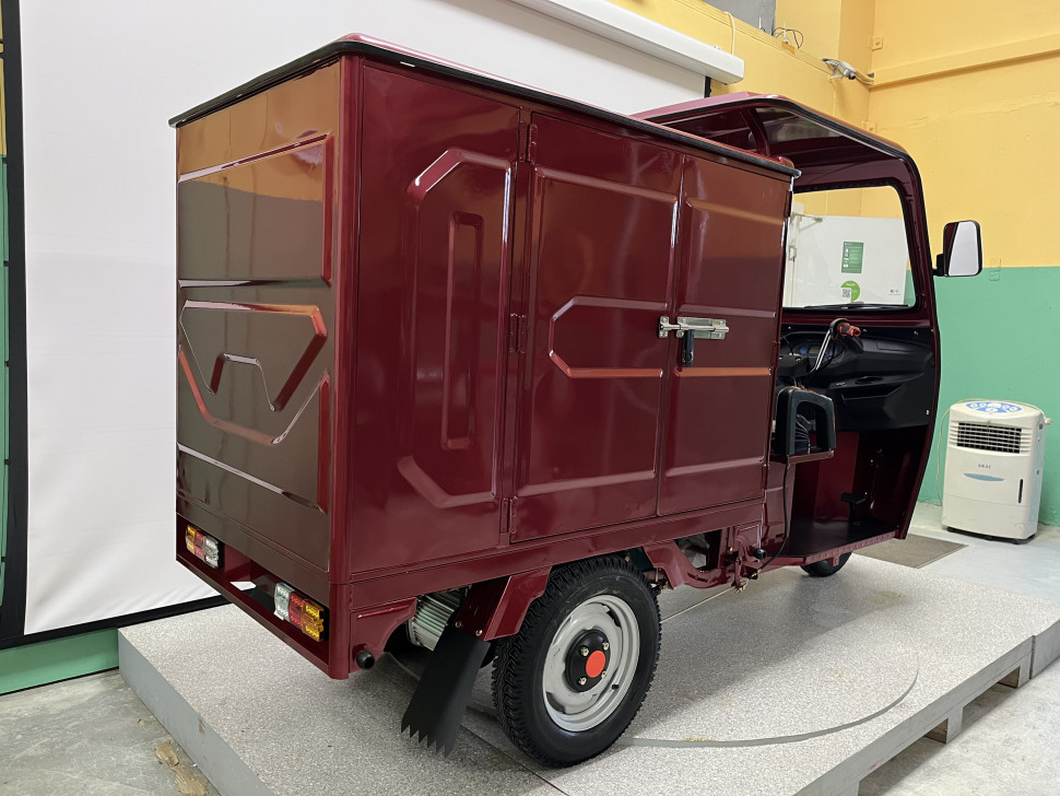 Трицикл грузовой GreenCamel Тендер 3 C1400 (60V 1500W) закрытый кузов
